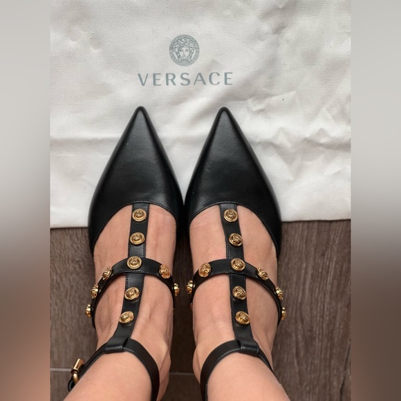 NWOT AUTHENTIC Versace signature medusa medallion strap leather heels - Picture 10 of 10